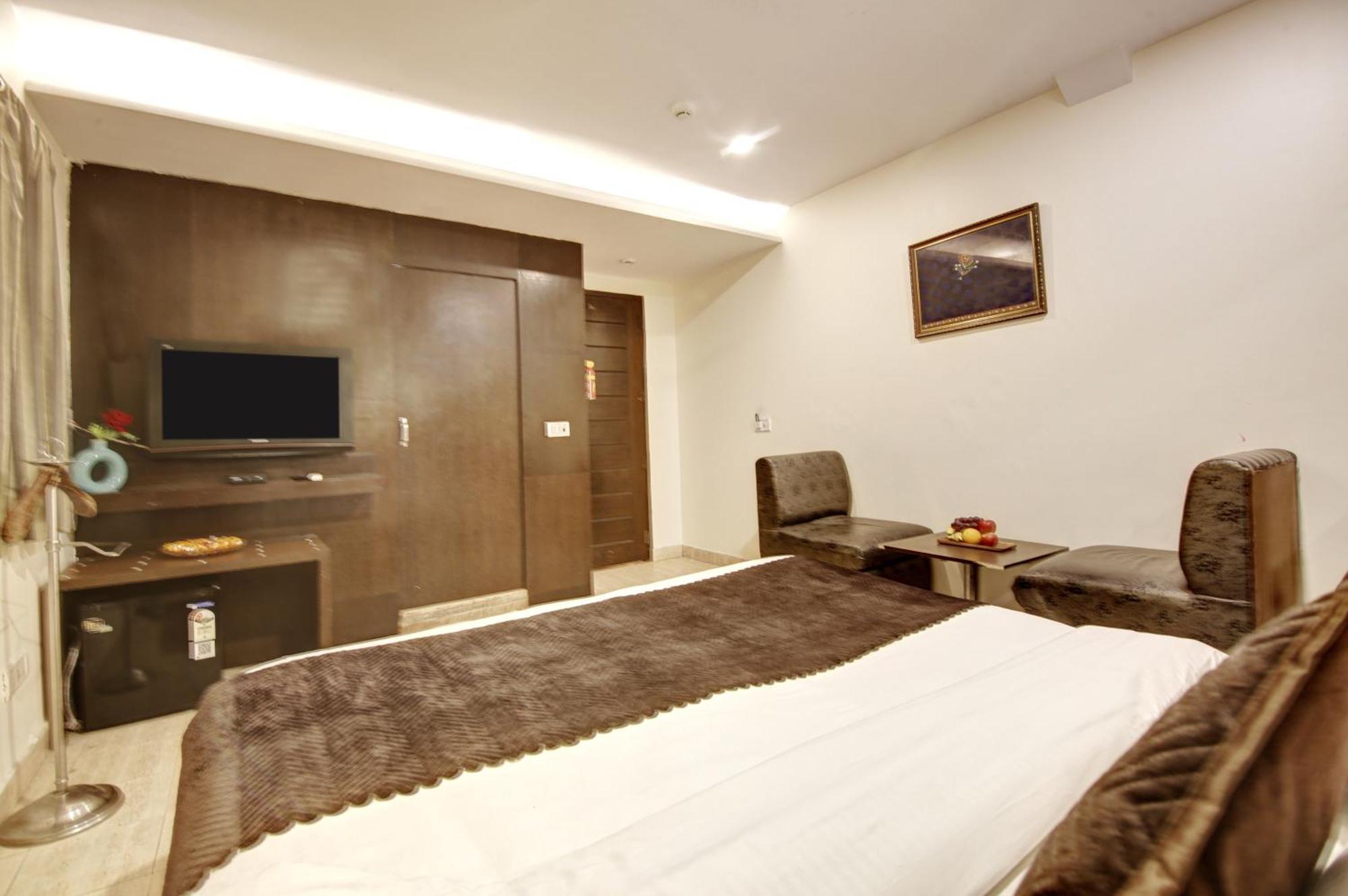 Wk Comfort - Near White Clove Hotel New Delhi