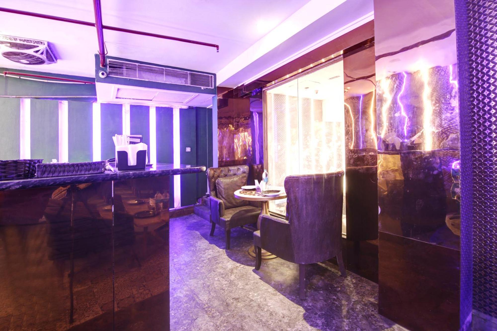Wk Comfort - Near White Clove Hotel
