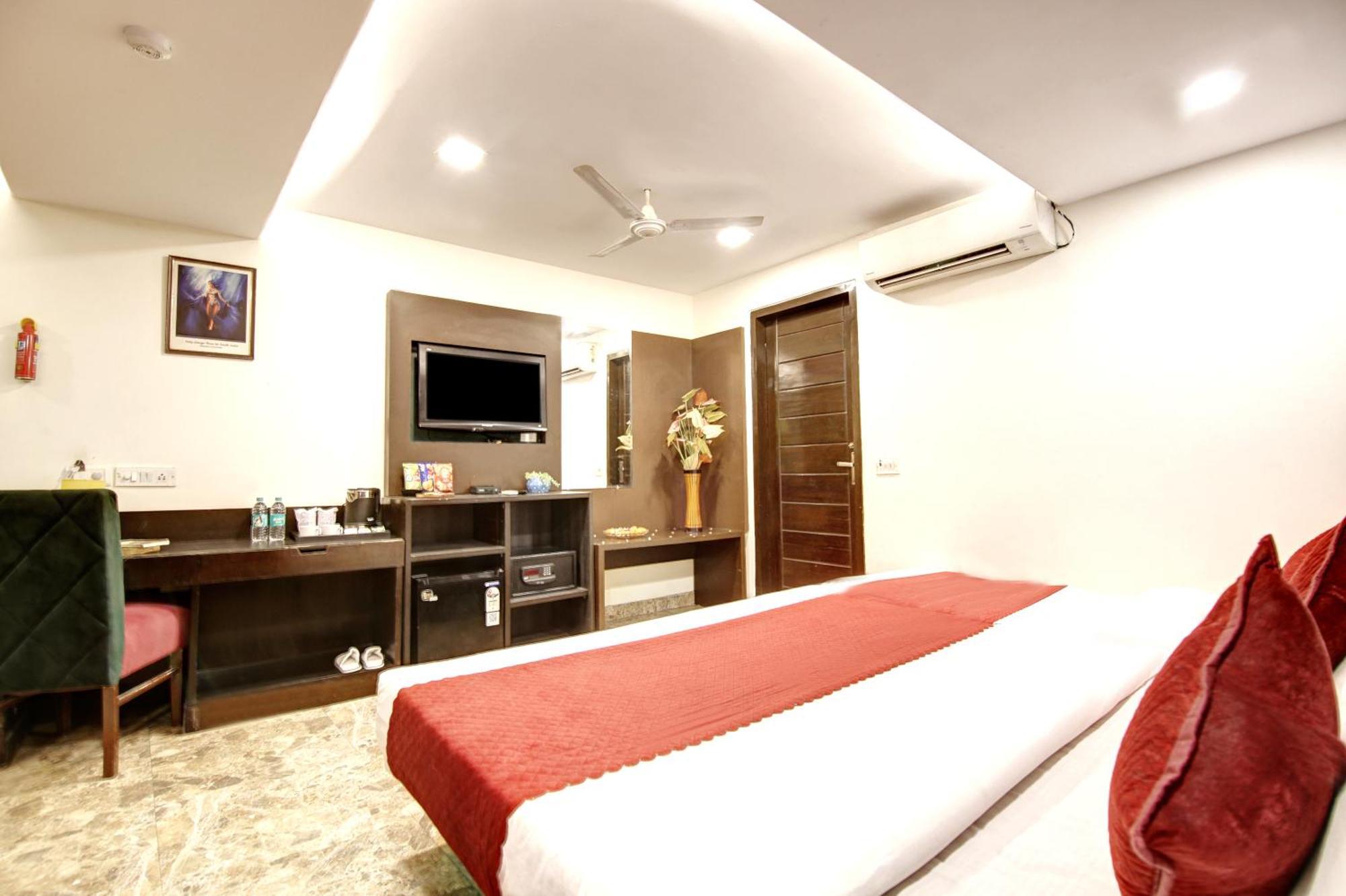Wk Comfort - Near White Clove Hotel